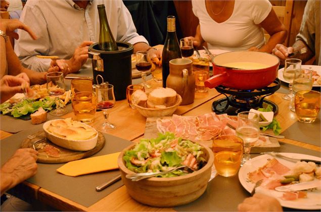 Fondue savoyarde à la Resto - Festival Jazz en Bouche à Flumet - J-P. NOISILLIER - nuts.fr