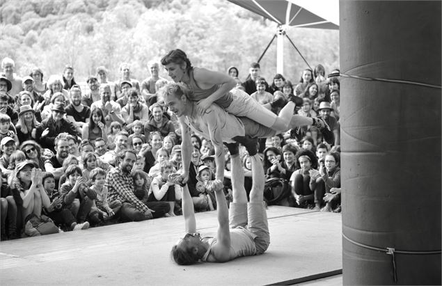 Spectacle - Petits jeux sans conséquences_Les Gets - Cie jeté d'humain