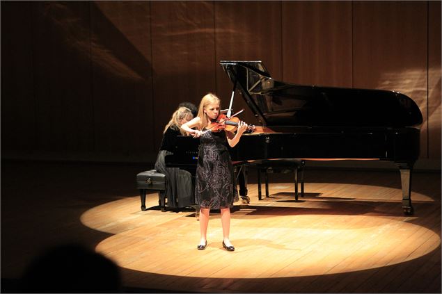 Jeune violoniste accompagnée au piano - OT Flaine - M.Dalmasso