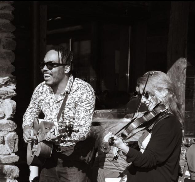 Concert en terrasse de Neva - Sylvain Aymoz