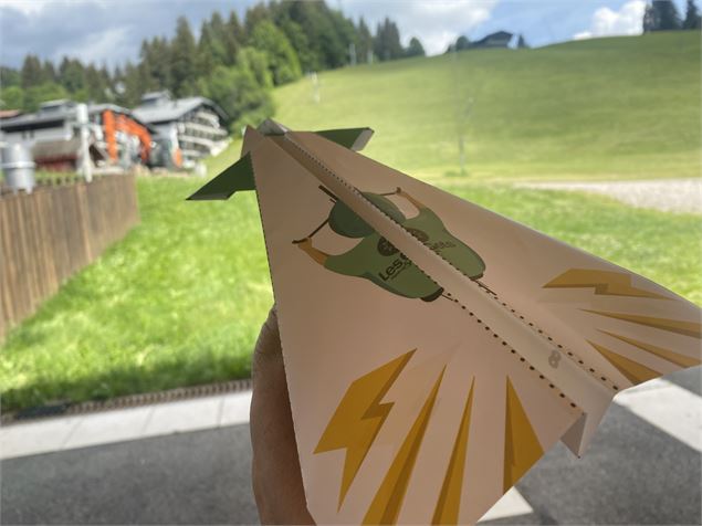 Atelier conception d'avions en papier_Les Gets - les gets tourisme
