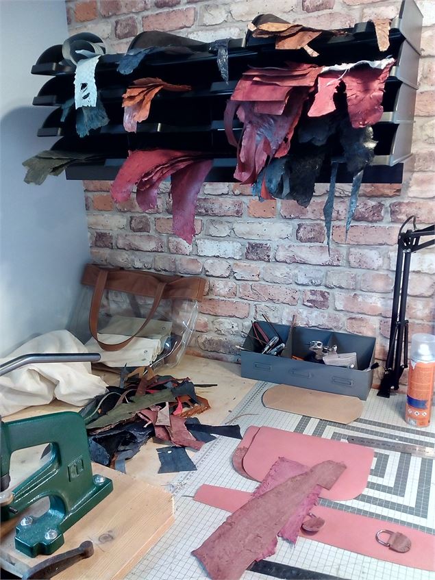 Atelier cuir de carpe - K. Tranchina