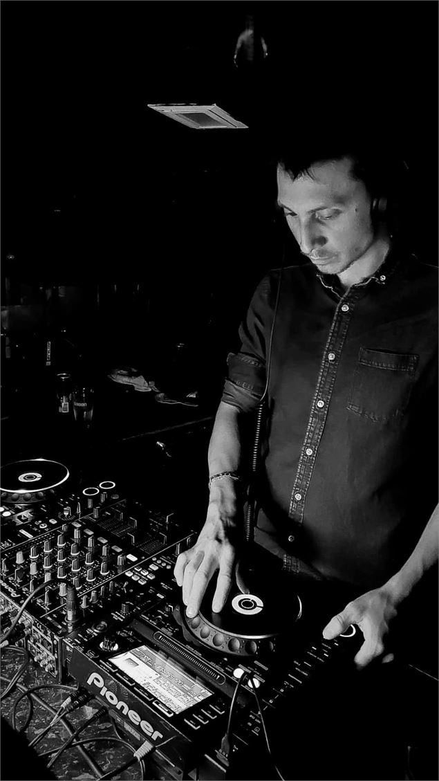 Dj set avec Marc Beyeart au Grizzly_Les Carroz-d'Arâches