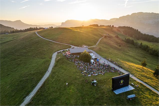 Montagne Expérience : cinéma à la belle étoile au plateau de Beauregard_Les Villards-sur-Thônes - Of