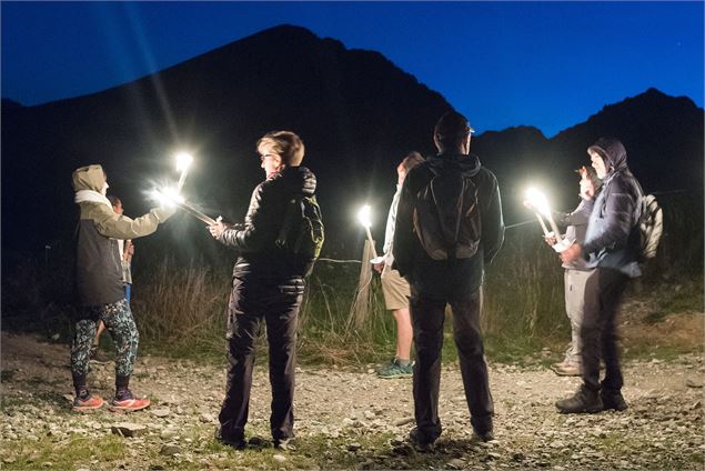 La descente à la lueur des flambeaux - Vallée d'aulps tourisme