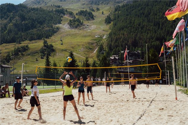Tournoi de beach volley_Val-d'Isère - Elisa Vercueil - Val d'Isère Tourisme