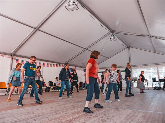 Les 24, 25 et 26 juillet : Festi' Danse du Corbier. Initiations de danses en ligne sur musique count