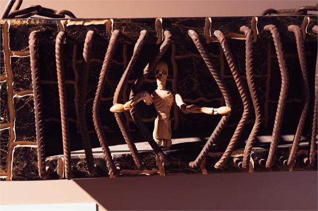 En hommage aux vieilles prisons (détail), Franck Mekideche, 2011 - Lac Annecy Tourisme / Françoise C
