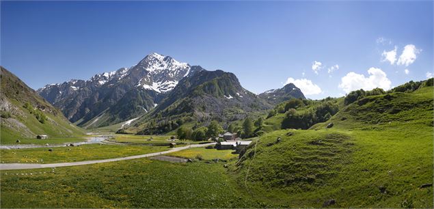 La vallée des glaciers, le village des Chapieux - M. Reyboz - AB Tourisme