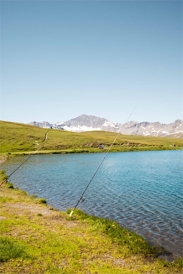 Pêche au Lac de l'Ouillette à Val-d'Isère en été - Elisa Vercueil - Val d'Isère Tourisme