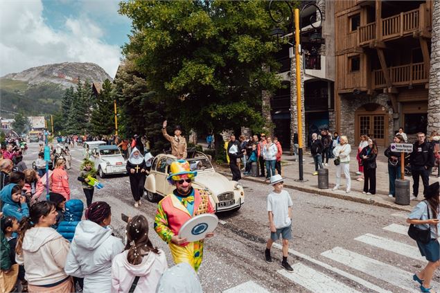 Défilé des chars - Val d'Isère Tourisme