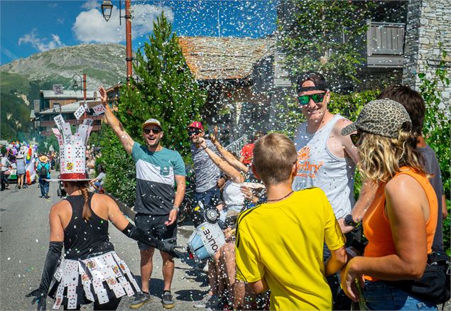 Ambiance à la Fête du Vieux Val de Val d'Isère en été - Val d'Isère Tourisme