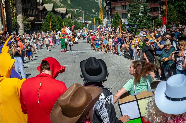 Ambiance à la Fête du Vieux Val de Val d'Isère en été - Val d'Isère Tourisme