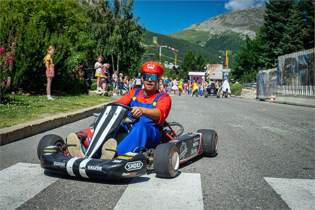 Ambiance à la Fête du Vieux Val de Val d'Isère en été - Val d'Isère Tourisme