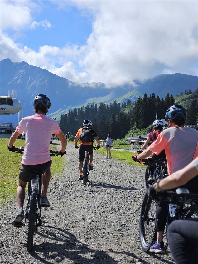 Stage vélo tout terrain à assistance électrique (VTTAE)_Megève - @DS Megève