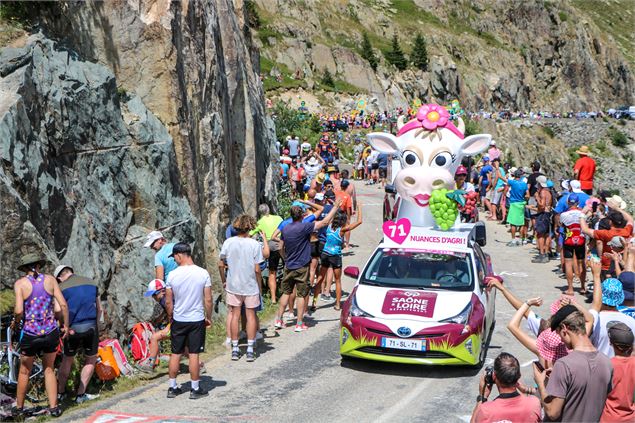 Caravane du Tour de France au Col de la Croix de Fer - © OT Saint Sorlin dArves - V Bellot-Mauroz