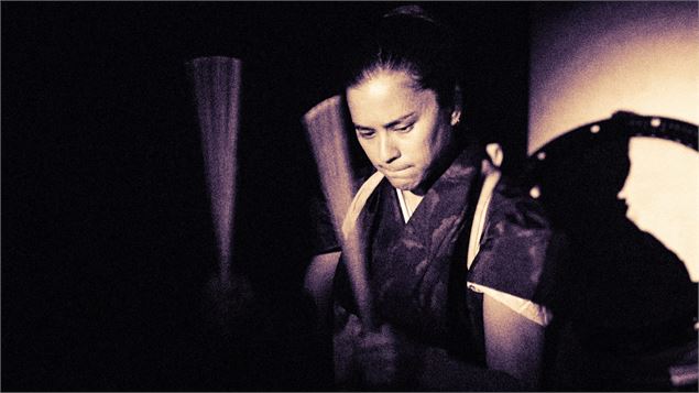 Yumi Célia au taiko interprétant 