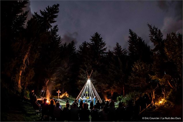 La Nuit des Ours, tipi dans la forêt - DR / La Nuit des Ours