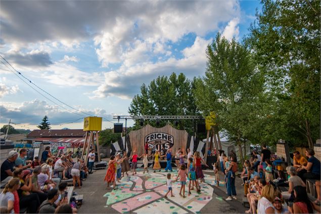 espace en plein air spectacles pour tous - blue noise