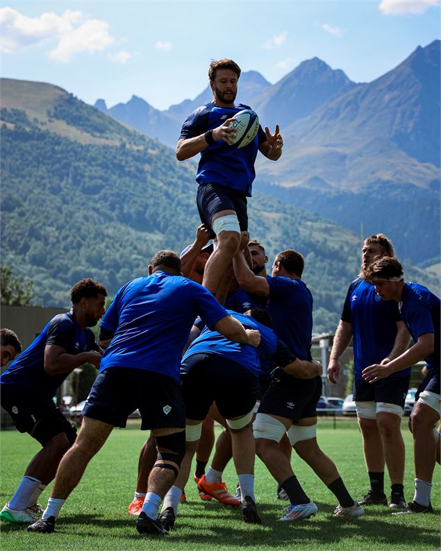 Séance de dédicaces des joueurs du Castres Olympique_La Plagne - CASTRES OLYMPIQUE