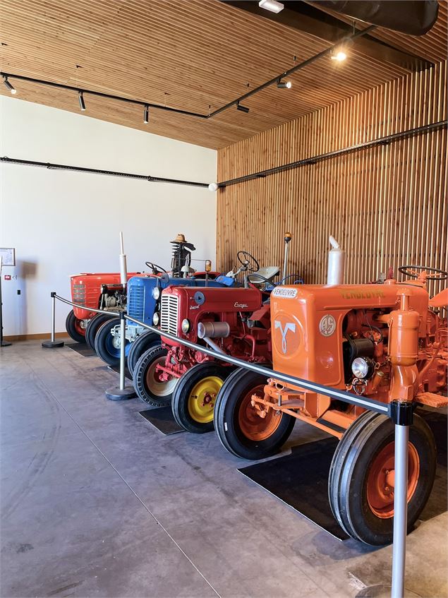 tracteurs - Musée du patrimoine de Saint-Vulbas - Maryline James