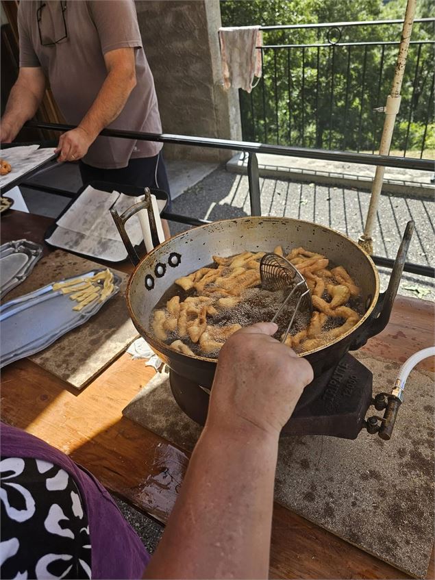 bugnes - Comité des fêtes Montsapey