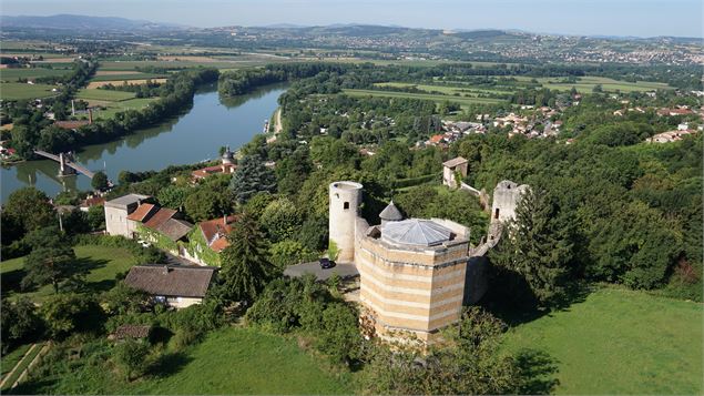 Vue aérienne du Château-fort de Trévoux - OT Ars Trévoux