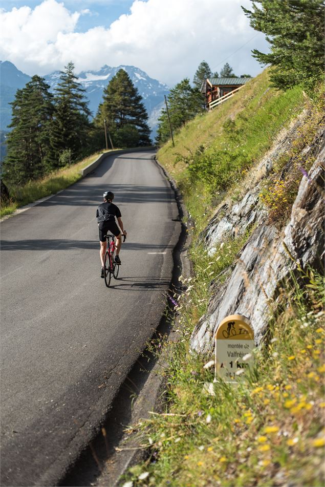 Un cycliste à 1km de l'arrivée - OTHMV