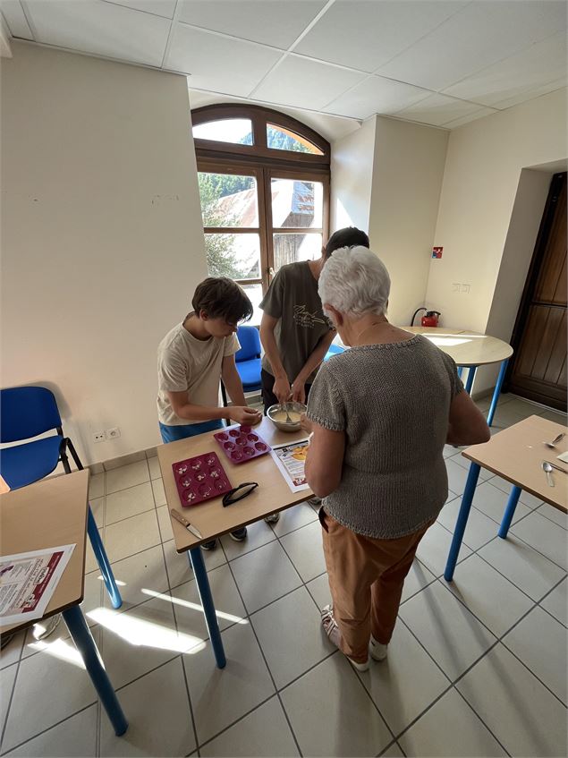 Atelier de fabrication Madeleines_Saint-Colomban-des-Villards - OTI Terres de Maurienne