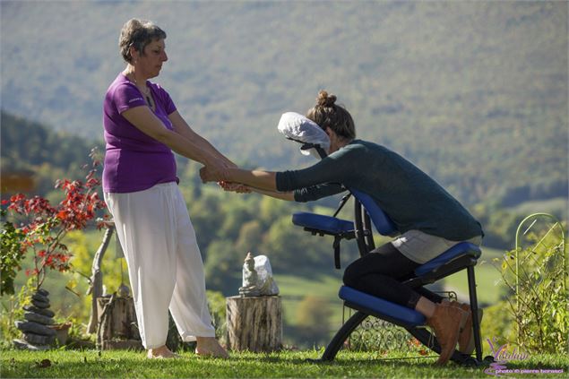 Massage assis 2 - Véronique Miège Vitalâm /Laure Bouchard