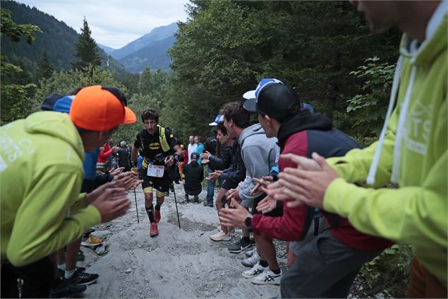 Ambiance dans la montée de la Voie Romaine - UTMB