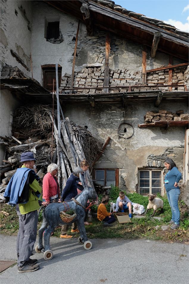 Les aventures de l'âne Antoine en Haute-Maurienne : visite-jeu groupe scolaires_Chambéry - © Sandrin
