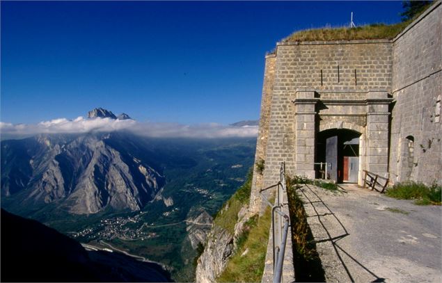 Les pierres-fortes de notre Histoire : visite scolaires_Chambéry