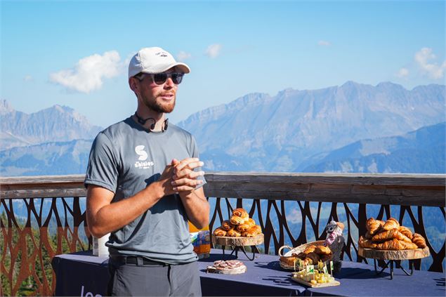 Petit-déjeuner au sommet été, face au Mont Blanc_Les Saisies