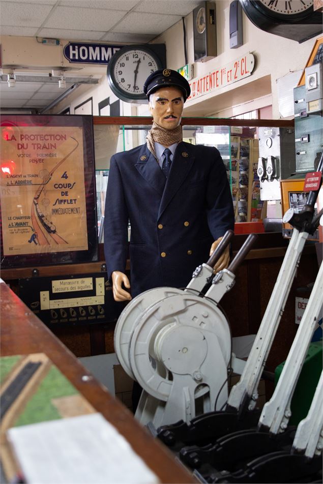 Reconstitution d'un conducteur de train - Marilou Perino
