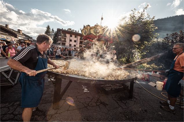 Tartiflette geante - La fête du 15 août_Le Grand-Bornand