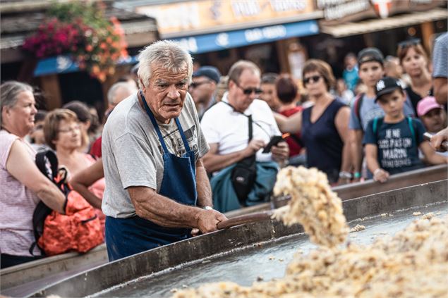 Tartiflette geante - La fête du 15 août_Le Grand-Bornand