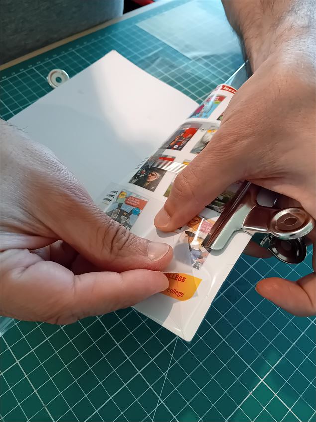 Atelier : je couvre mes livres d'école_Annecy - © Médiathèques d'Annecy