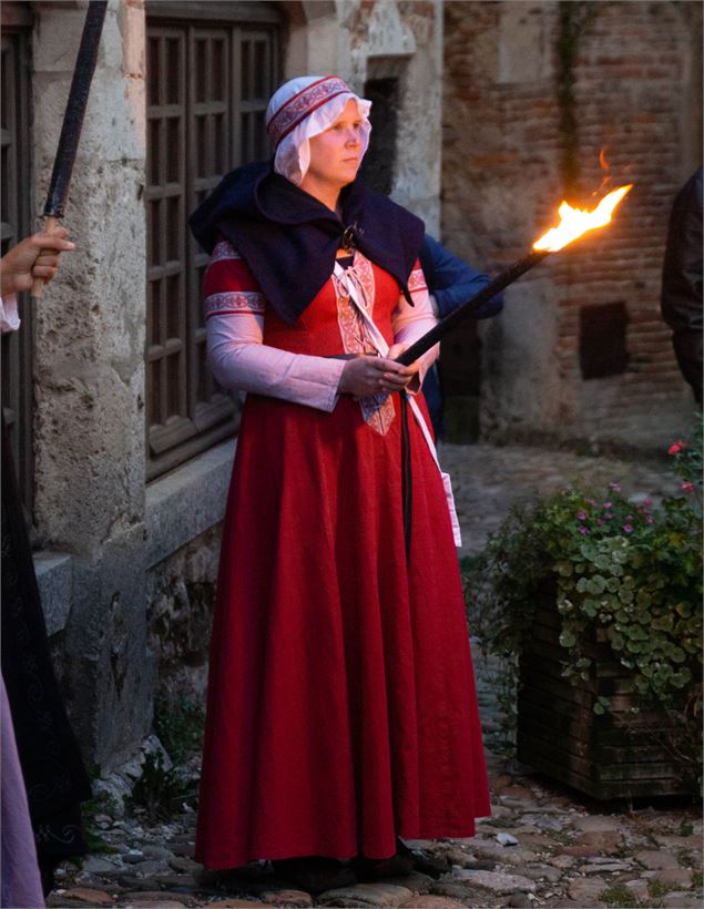 Visite aux flambeaux Pérouges - Marilou Perino