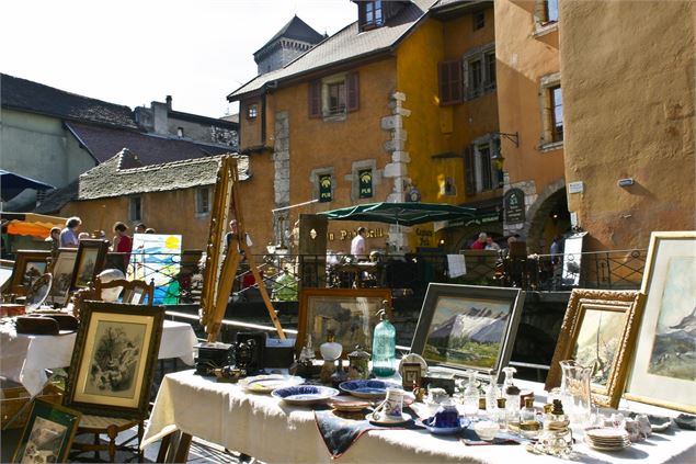 Brocante de la vieille ville - Lac Annecy Tourisme