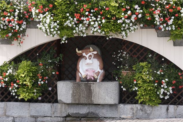 Art Vache : La Vache Fontaine - OT Grand-Bornand