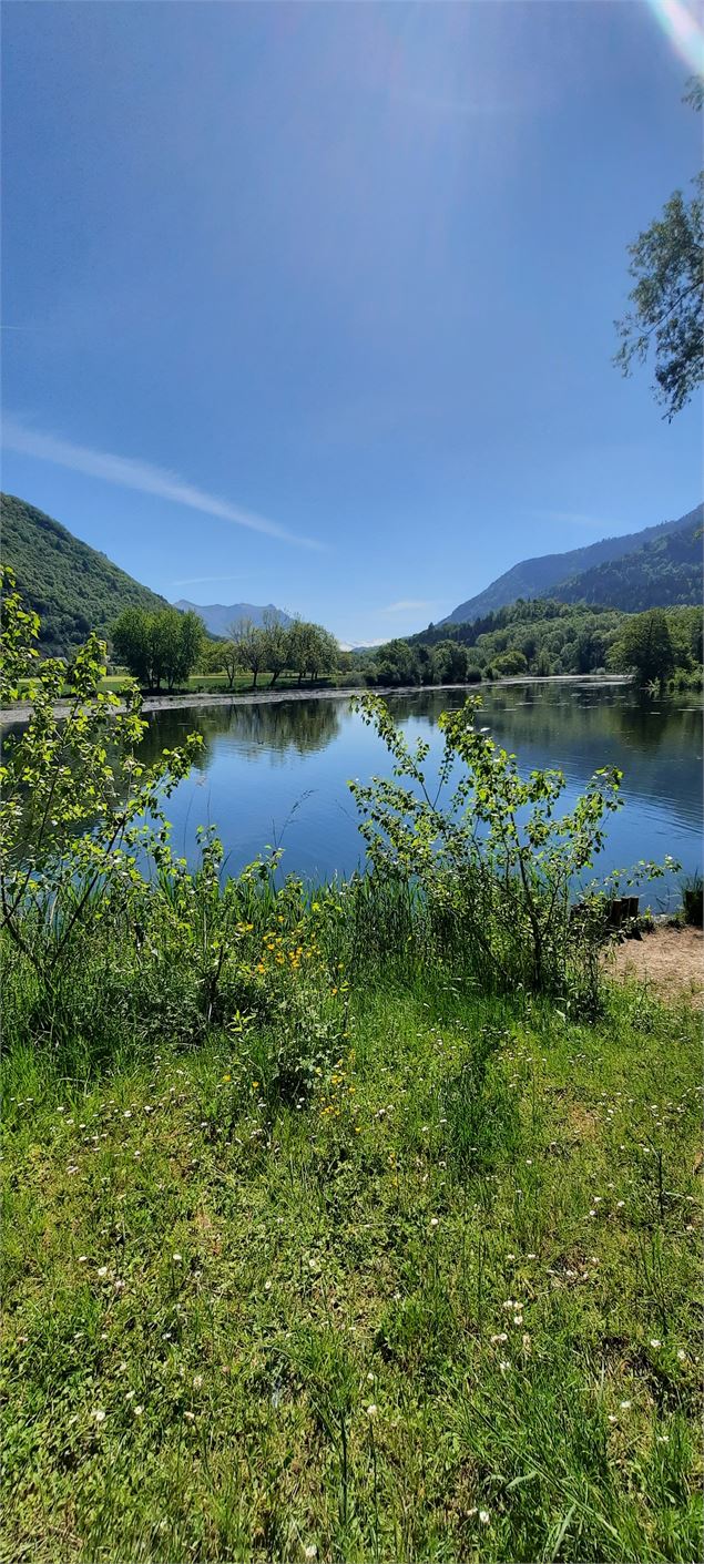 Photo du lac du Môle en été - M&B Tourisme