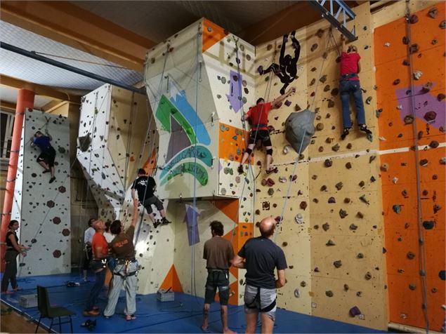Mur d'escalade indoor – Pralognan