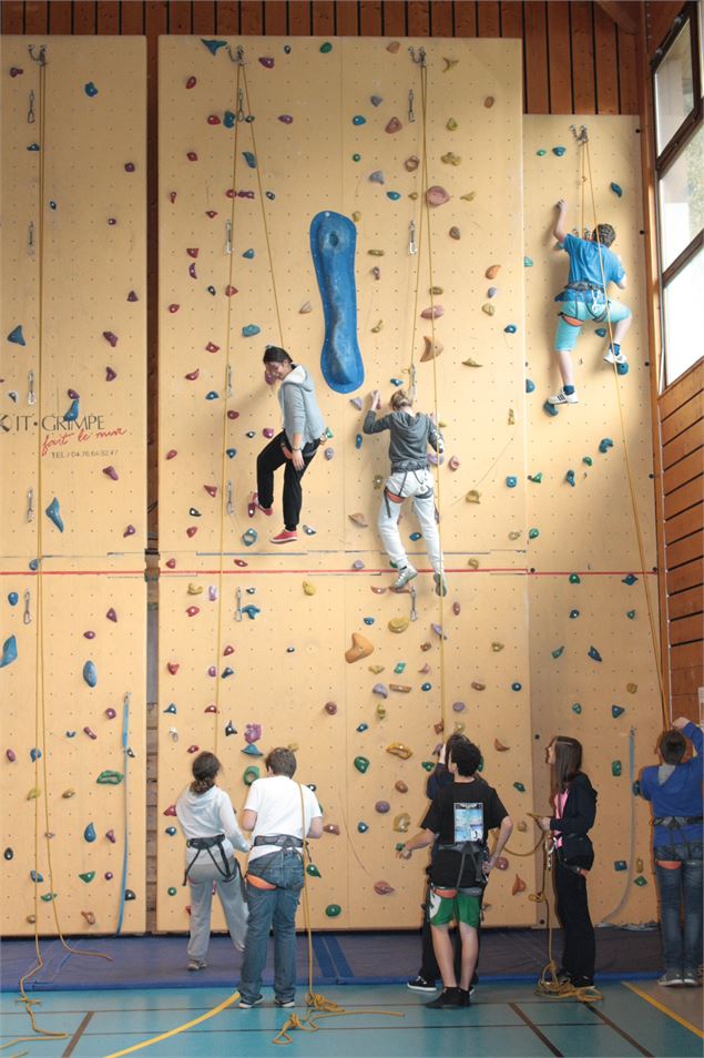 Mur d'escalade du gymnase d'Abondance - 2CVA