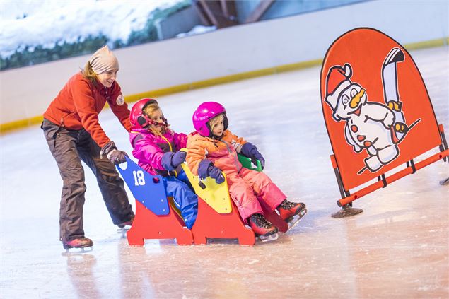 Enfans et patinoire au Grand-Bornand - Alpcat Médias - Le Grand-Bornand tourisme