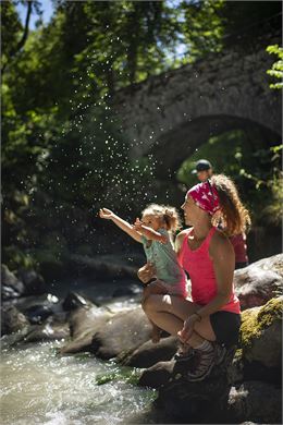 Le pont des Romains au Grand-Bornand - T.Vattard - Le Grand-Bornand tourisme