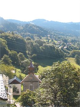 vue sur la Frasse et les Carroz - Office de Tourisme