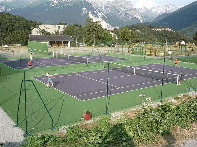 2 terrains et un mur d'entraînement - OT AUSSOIS