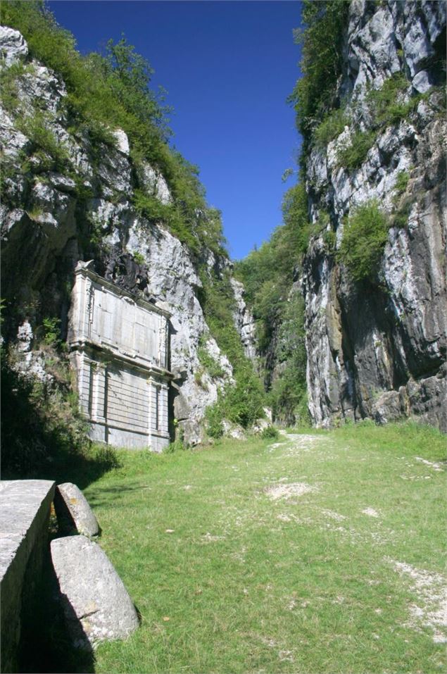 Monument charle Emmanuel II - St Christophe la Grotte - PNRC