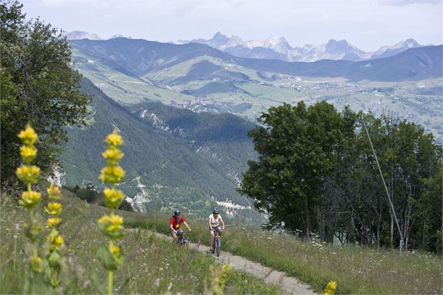 VTT Tour du Châtel - Albiez Tourisme